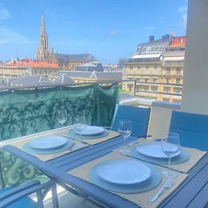 Mikain Terrace Cathedral View With Free Parking & Air Cond Apartamento